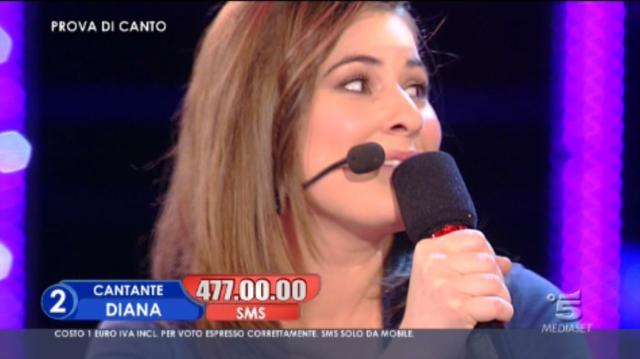 Foto Diana Del Bufalo si esibisce durante il serale