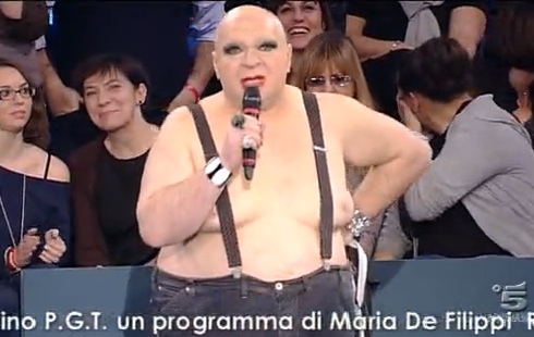 Foto Platinette si spoglia per protestare contro eliminazione Diana