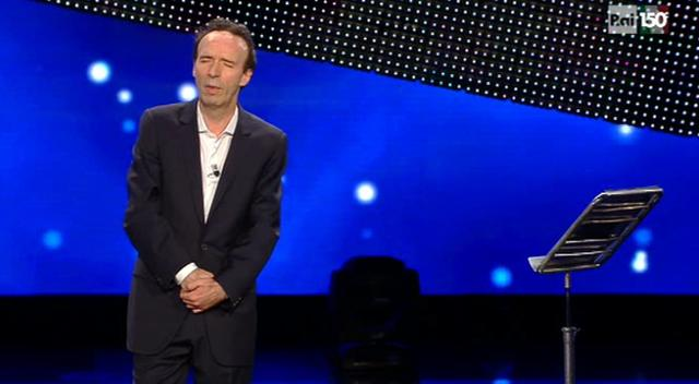 Foto esibizione di Benigni a Sanremo 2011