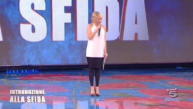Foto Maria De Filippi che conduce Amici