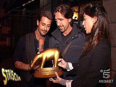 Foto consegna del Tapiro d'Oro a Belén