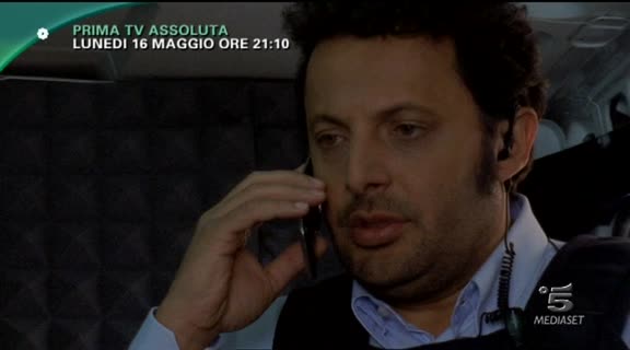 Foto di Enrico Brignano protagonista della seconda serie di "Fratelli Detective"