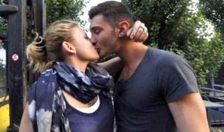 emma-marrone-e-stefano-de-martino-si-baciano