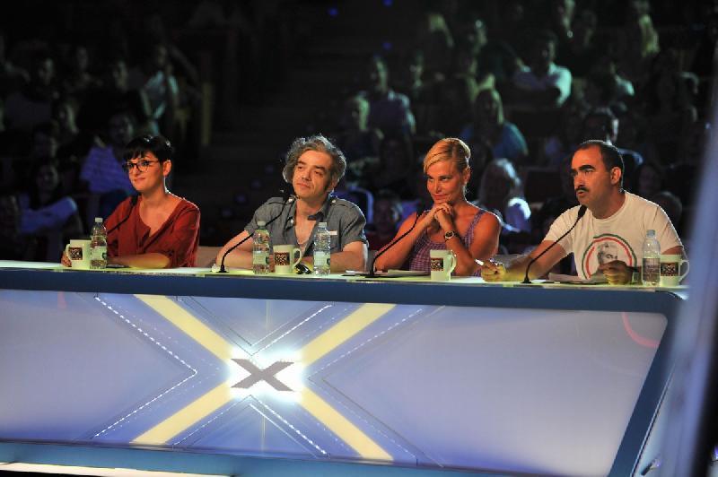 x-factor 2011 la giuria composta da Arisa, Simona ventura, Elio e Morgan