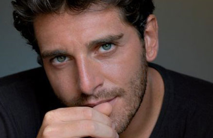 giampaolo morelli protagonista della serie Baciati dall'amore