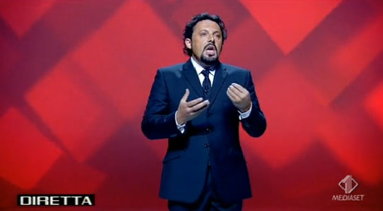 foto di enrico brignano a le iene show