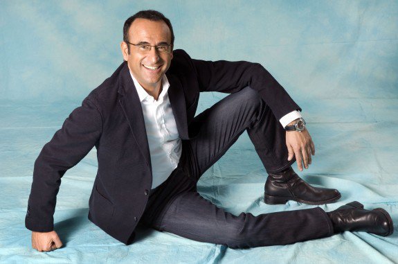 Una-foto-di-posa-di-Carlo-Conti