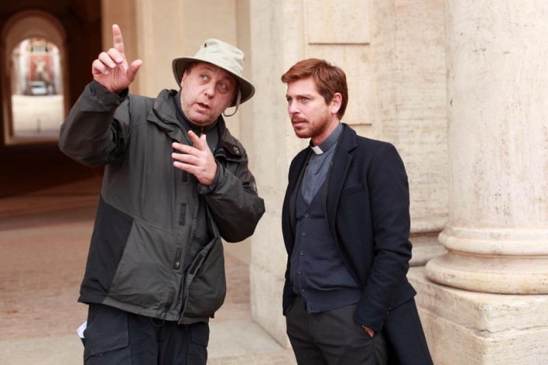 Una foto dal set de Il tredicesimo apostolo con alexis sweet e claudio gioè