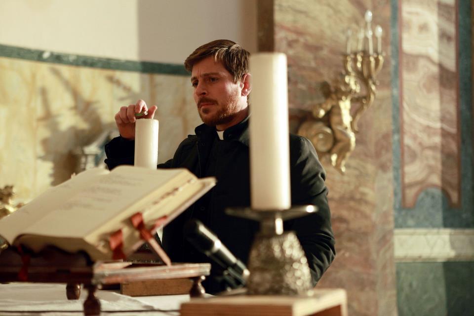 Claudio Gioè in una scena de Il Tredicesimo Apostolo
