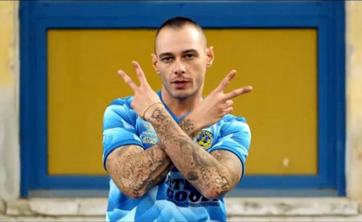 Foto di Fabri Fibra nel video di Tranne te