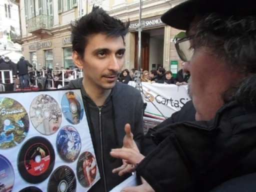 Fabrizio Biggio si ferma a parlare con i dipendenti della Ims a Sanremo