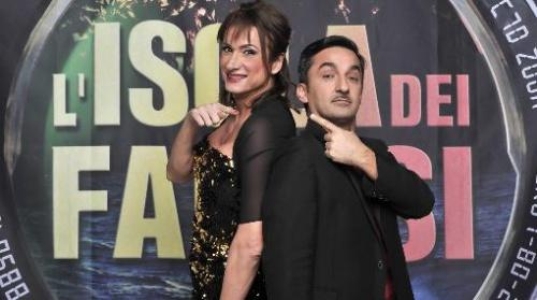I due conduttori dell'Isola dei Famosi 9