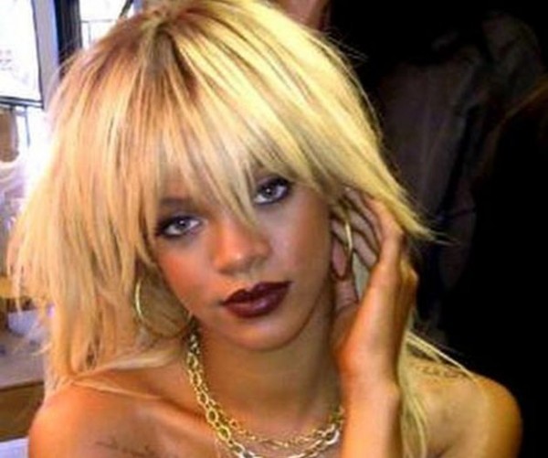 rihanna si fa bionda
