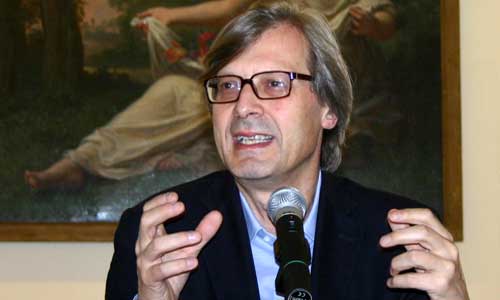 vittorio sgarbi microfono