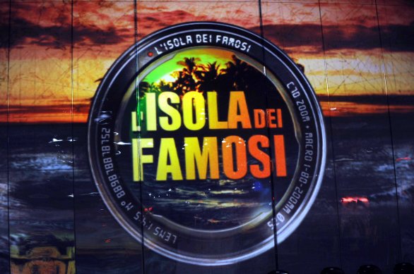 isola dei famosi 9 diretta logo