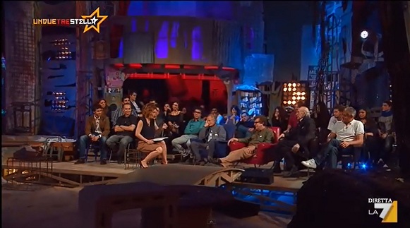 Un momento della trasmissione Un due tre stella del 18 aprile