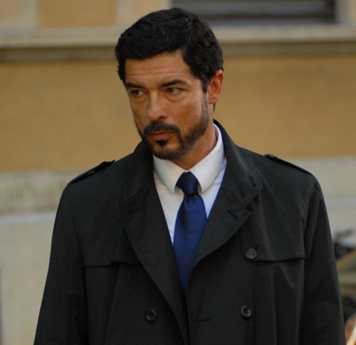 il giallo di Edoardo in Una grande Famiglia con Alessandro Gassman