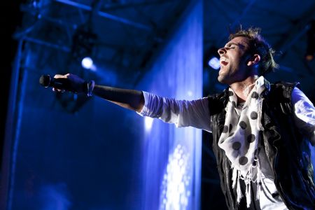 mengoni live