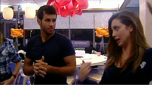 Foto di Ilenia Pastorelli e Rudolf Mernone nella casa del GF