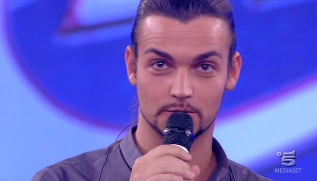 Foto di Valerio Scanu eliminato provvisoriamente da Amici