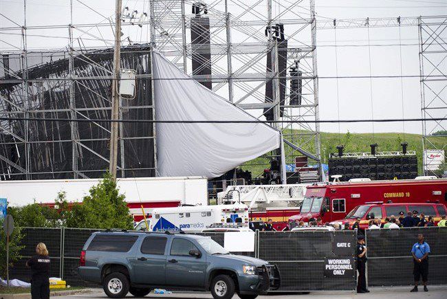 Il palco crollato che doveva ospitare il concerto dei Radiohead a Toronto