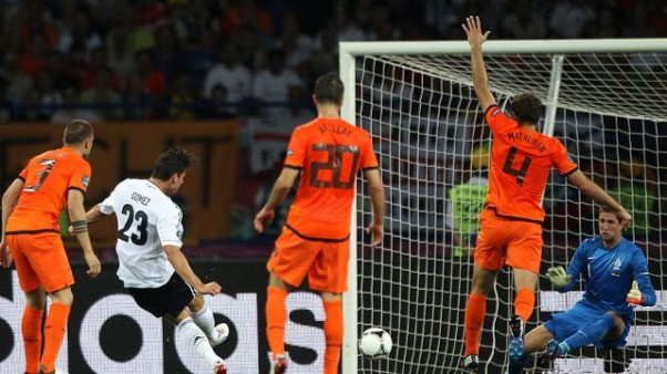 foto gol di mario gomez