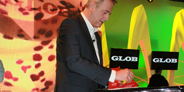 enrico bertolino conduce glob