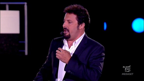 Foto di Enrico Brignano ad Amici