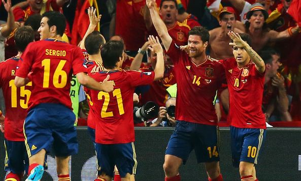 Foto esultanza giocatori Spagna EURO 2012