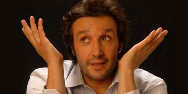 flavio insinna lascia mediaset per radio rai 2