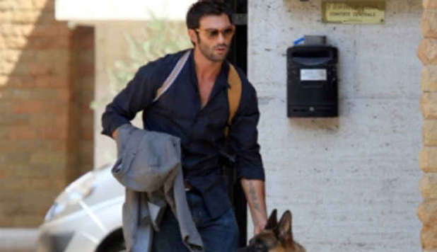 Francesco Arca protagonista del Commissario rex: foto dal set