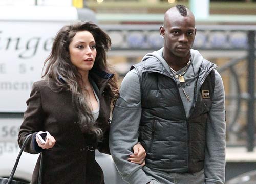 Foto di Raffaella Fico e Mario Balotelli che aspettano una femminuccia