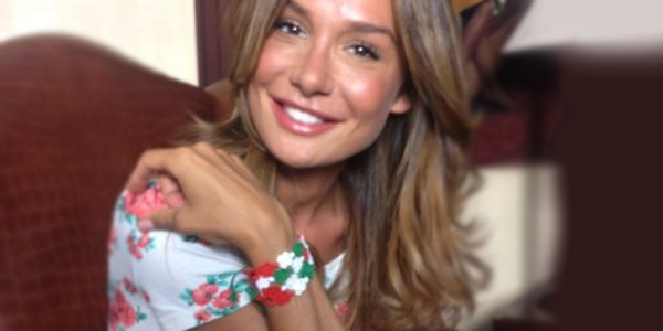 nicole minetti indossa braccialetto cruciani