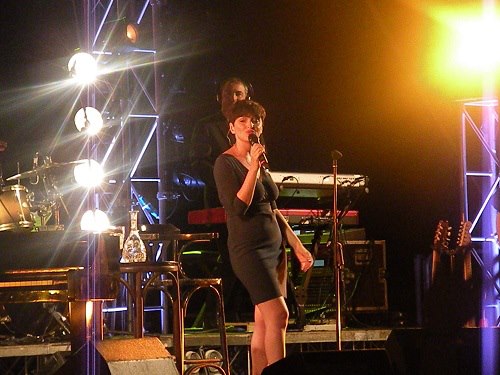 Arisa alias Rosalba Pippa durante il suo Amami Tour