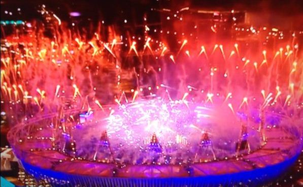 Foto fuochi d' artificio alla Cerimonia di chiusura Olimpiadi Londra 2012