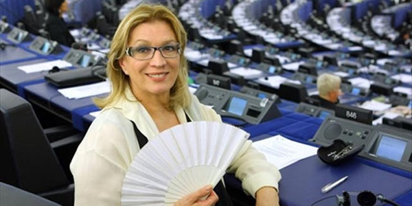 iva zanicchi europarlamentare ventaglio parla della tv italiana