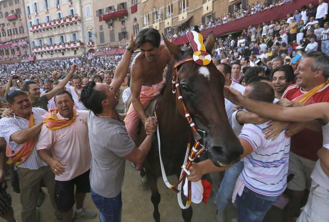I festeggiamenti della contrada Valdimonte