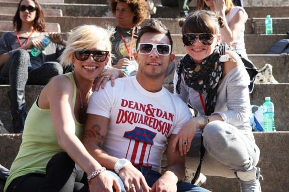 Foto di Marco Carta con Emma e Alessandra Amoroso insieme