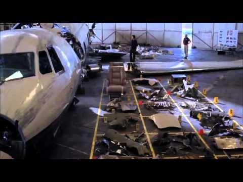 greys-anatomy-9-derek-guarda-i-resti-dell-aereo-foto