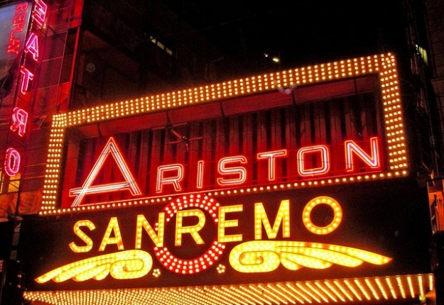 foto del teatro ariston di sanremo