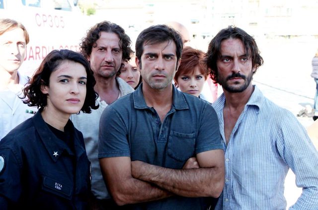 Cast de L'Isola