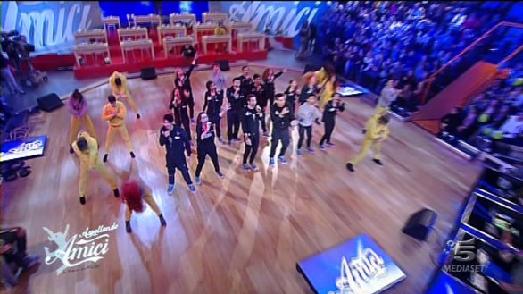 Foto della nuova sigla di Amici 12