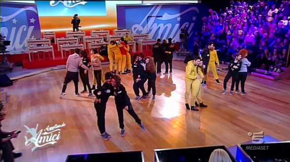 Foto esibizione degli allievi di Amici 12