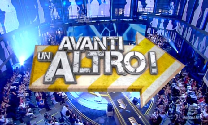 foto del logo di avanti un altro