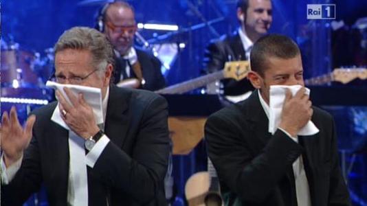 foto di paolo bonolis e luca laurenti al teatro ariston
