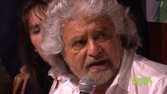 Beppe Grillo a Milano, conferenza stampa