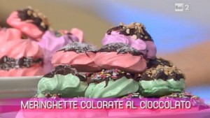 foto meringhe colorate al cioccolato