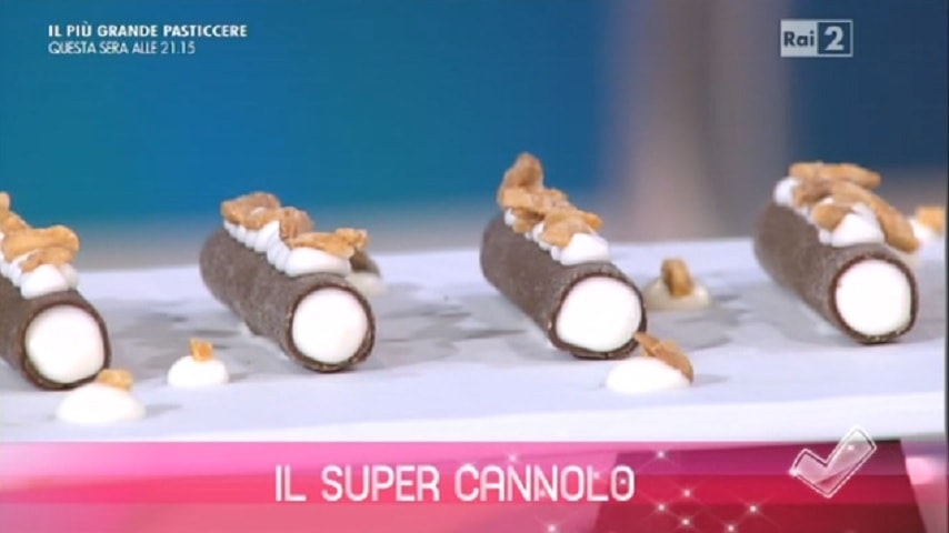 foto cannolo cioccolato e ricotta