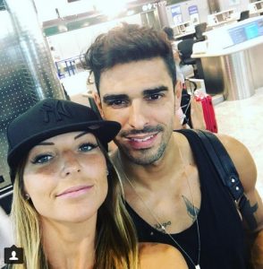 foto Tara e Cristian in aeroporto