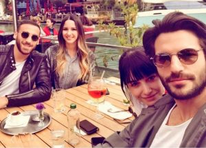 foto Serkan Cayoglu e Ozge Gurel aperitivo